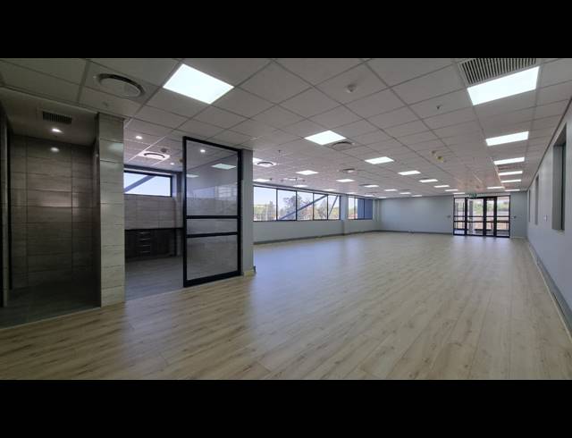 6,702M² WAREHOUSE TO LET IN BREDELL